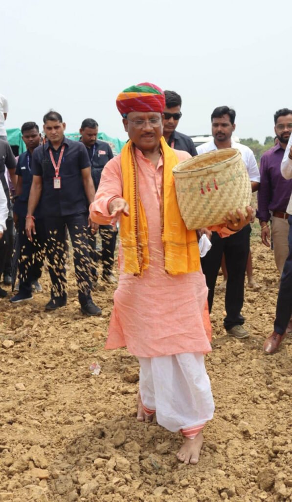 मानसून की बौछारों के साथ किसान सम्मान निधि मिलने और धान खरीदी समर्थन मूल्य में वृद्धि से किसानों में उत्साह का माहौल