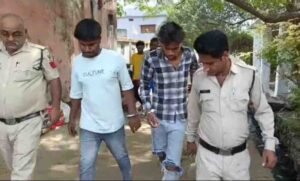 CRIME : पब्जी खेलते समय विवाद, दोस्त ने दोस्त को कटर मारकर किया घायल, पुलिस ने आरोपियों का निकाला जुलूस